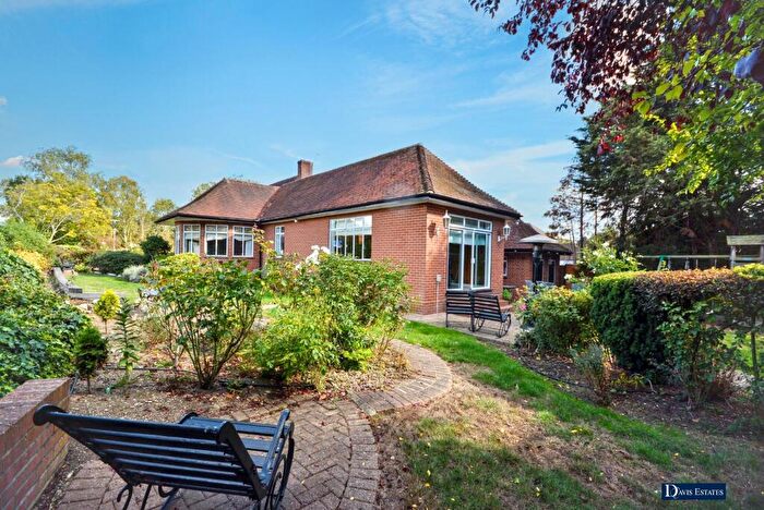 4 Bedroom Bungalow For Sale In Heath Drive, Exhibition Estate, Gidea Park, Romford, RM2