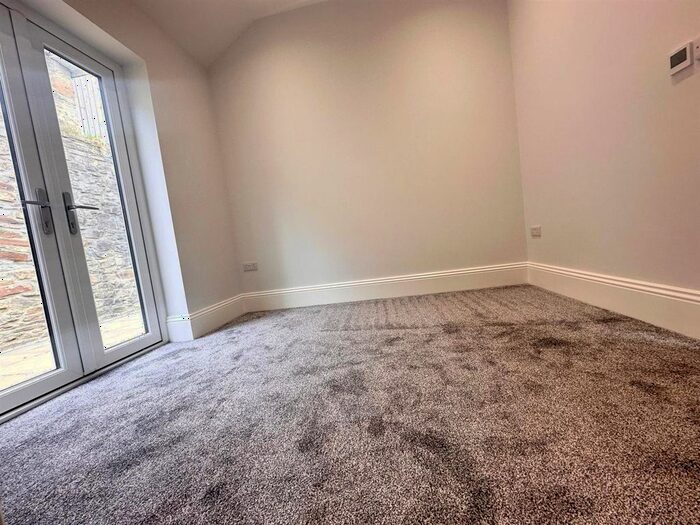 1 Bedroom Bungalow To Rent In Ashworth Road, Edgeside, Waterfoot