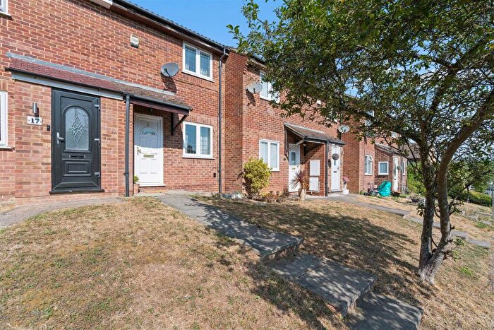 2 Bedroom Terraced House For Sale In Hawthorns, Hartley, Longfield, DA3