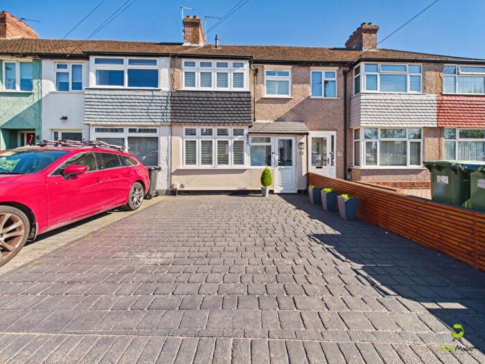 3 Bedroom Terraced House For Sale In Clovelly Road, Bexleyheath, Kent, DA7