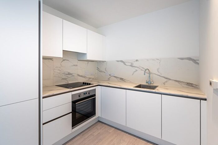 1 Bedroom Flat To Rent In Farine Avenue, Hayes, UB3