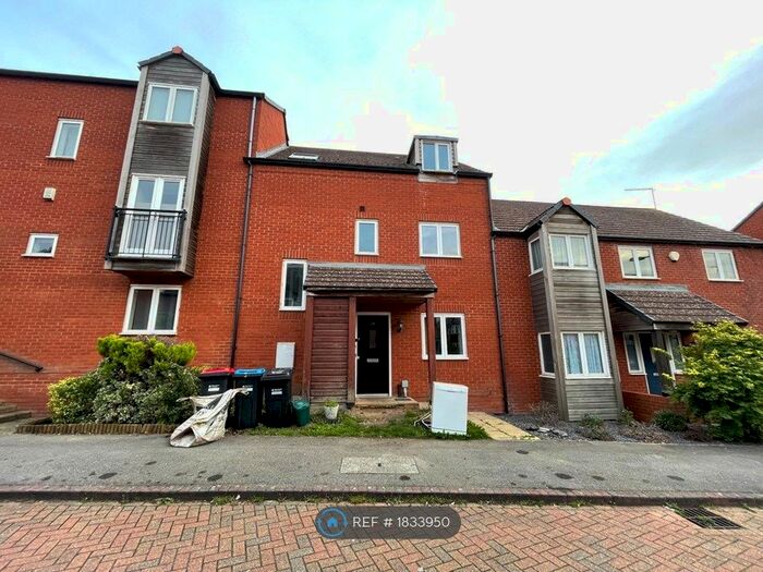 5 Bedroom Terraced House To Rent In Turneys Drive, Milton Keynes, MK12