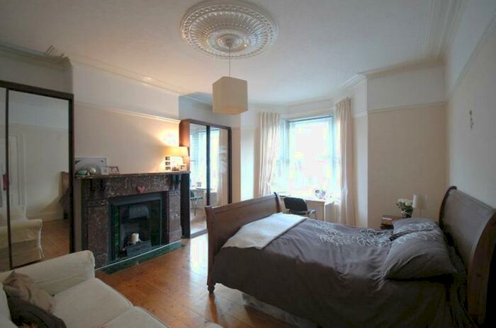 2 Bedroom Apartment To Rent In Ashleigh Grove, West Jesmond, Newcastle Upon Tyne, NE2