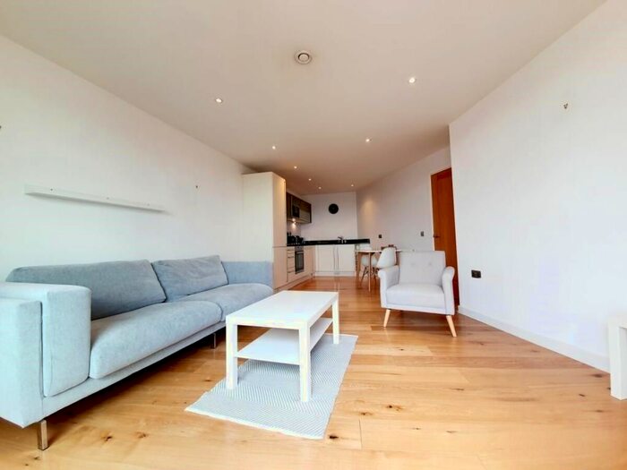 2 Bedroom Property To Rent In Kew Bridge Road, Brentford, TW8