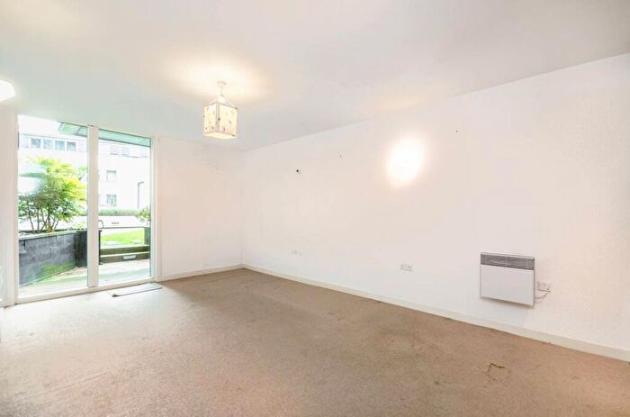 2 Bedroom Flat To Rent In New River Village, Hornsey, London, N8