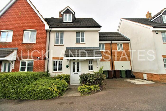 4 Bedroom Town House To Rent In Southgate Road, Potters Bar, EN6