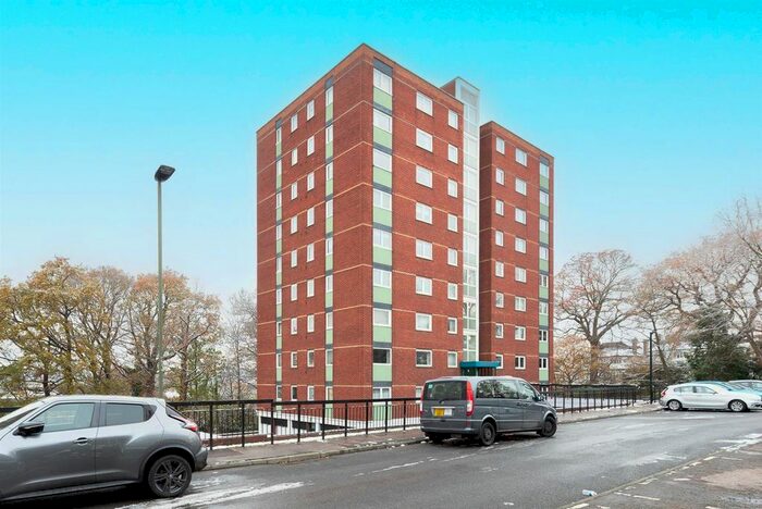 2 Bedroom Flat To Rent In Porchester Mead, Beckenham, BR3