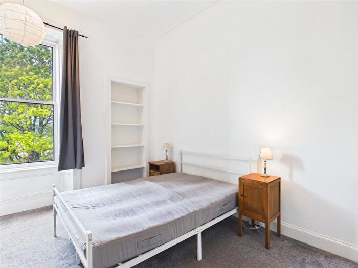 2 Bedroom Apartment To Rent In Inverleith Gardens, Edinburgh, EH3