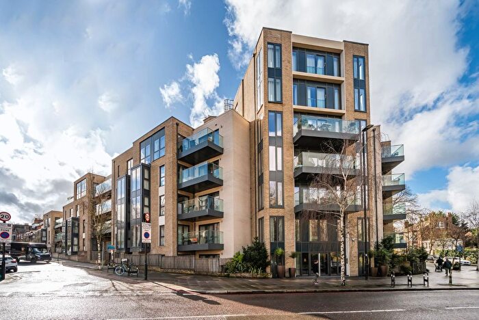 2 Bedroom Flat For Sale In Archway Road, London, N6