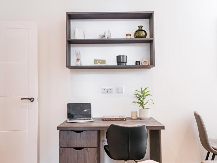 1 Bedroom Apartment To Rent In Apt, Churchill House Residence #, LS1