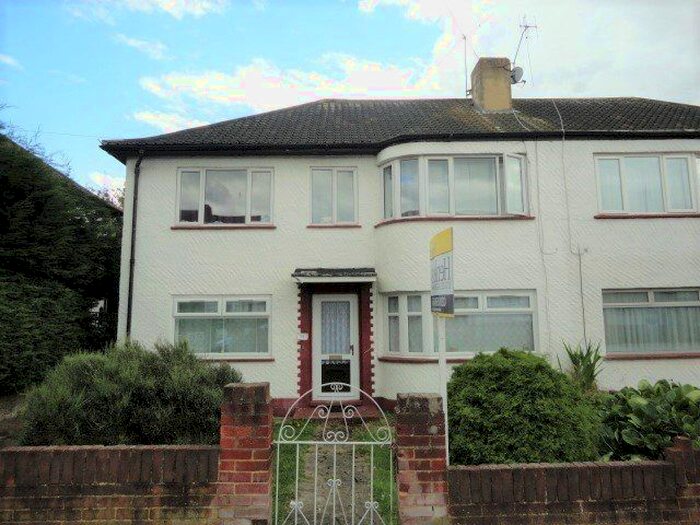 2 Bedroom Maisonette To Rent In Hexham Gardens, Isleworth, TW7