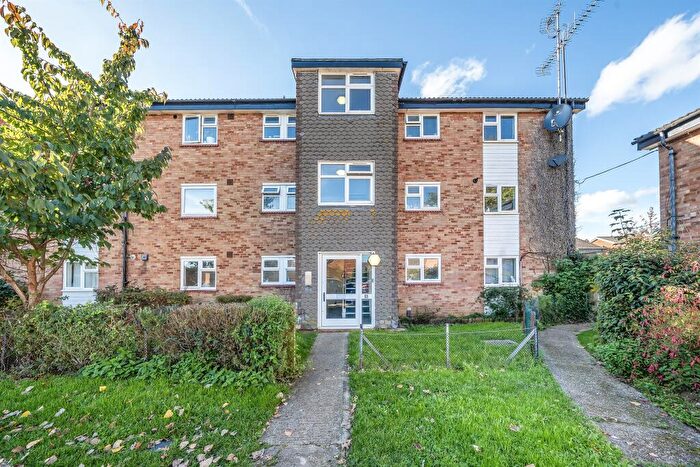 1 Bedroom Flat For Sale In Trenchard Road, Holyport, Maidenhead, SL6