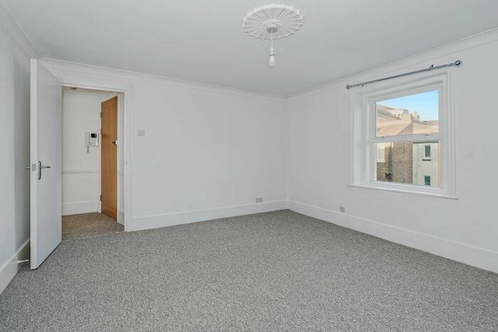 2 Bedroom Flat For Sale In Chandos Square, Sandringham Court, Broadstairs, Kent, CT10