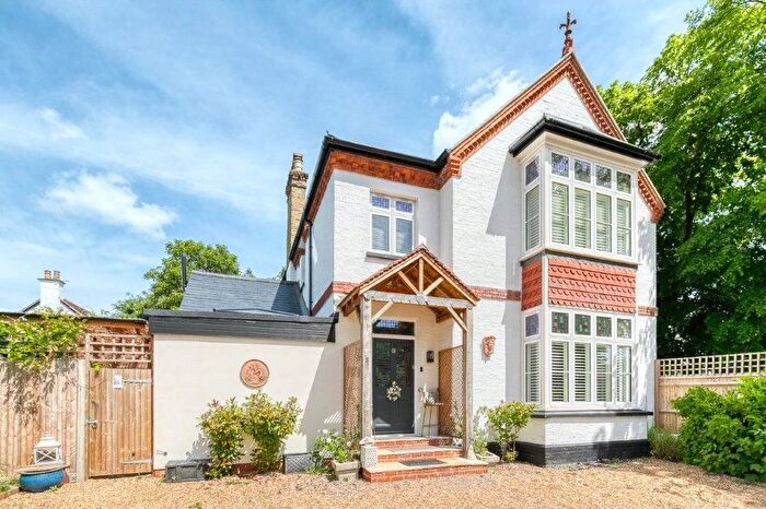 4 Bedroom Detached House For Sale In Dunboe Place, Shepperton, TW17