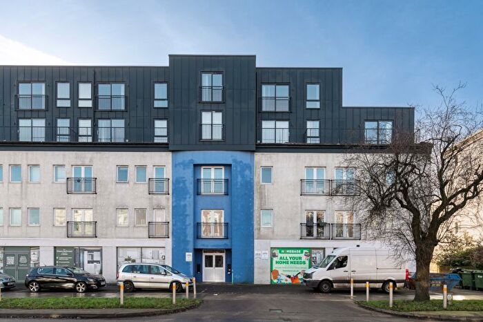 3 Bedroom Flat To Rent In New Zealand Avenue, Walton-On-Thames, KT12