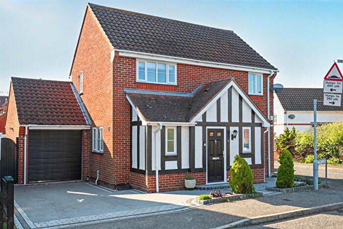4 Bedroom House For Sale In Polstead Close, Rayleigh, SS6