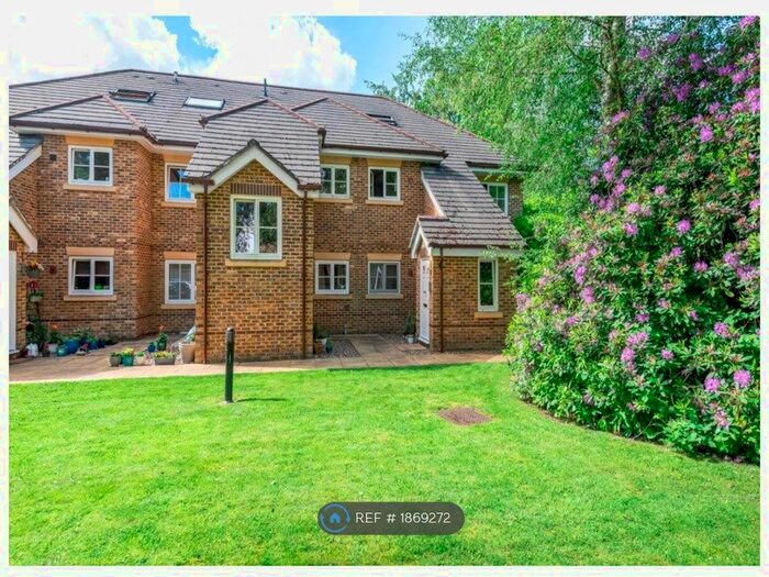 2 Bedroom Flat To Rent In Tides End Court, Camberley, GU15