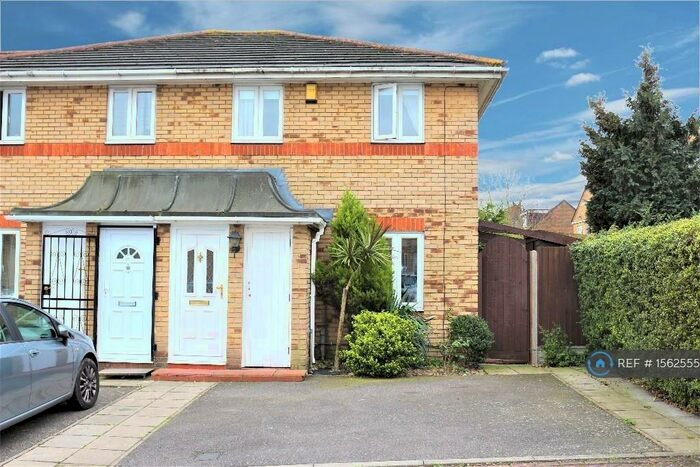 2 Bedroom End Of Terrace House To Rent In Lymington Close, London, E6