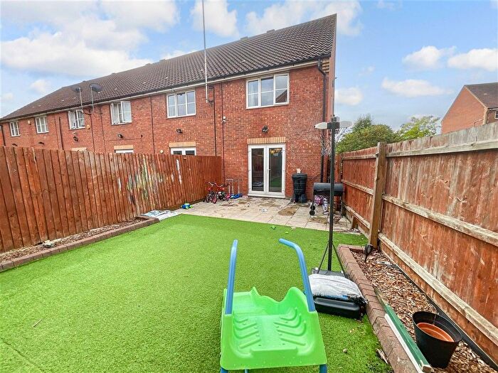 3 Bedroom End Terrace House For Sale In Westfield Gardens, Romford, Essex, RM6