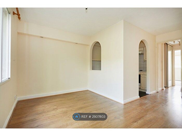 1 Bedroom Flat To Rent In Faulkner Close, Dagenham, RM8