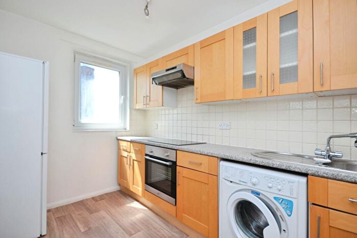 2 Bedroom Flat To Rent In Porchester Mead, BR3