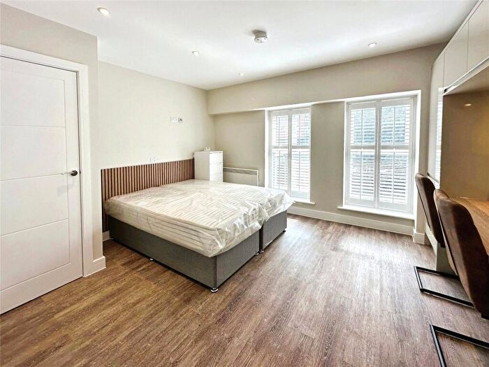 1 Bedroom Flat To Rent In Canute Road, Southampton, Hampshire, SO14