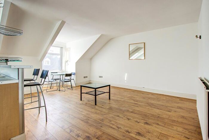 2 Bedroom Flat For Sale In Grosvenor Place, Jesmond, NE2