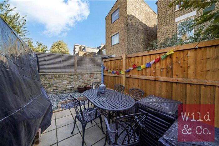 1 Bedroom Flat For Sale In Powell Road, Clapton, Hackney, E5