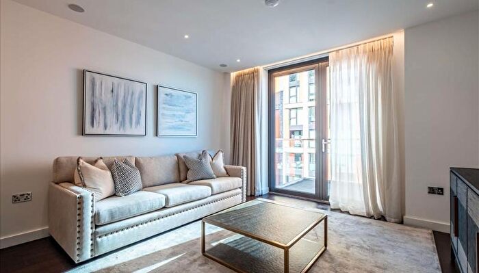 3 Bedroom Flat To Rent In Thornes House, Charles Clowes Walk, Vauxhall, London, SW11