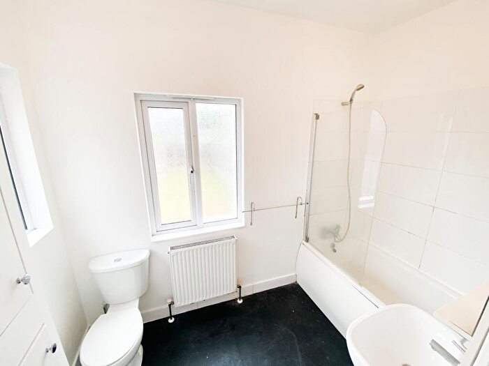 3 Bedroom Terraced House For Sale In Woodville Road, London, E18
