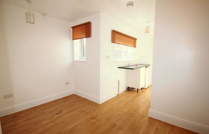 Property To Rent In Bristow Road, Hounslow, TW3