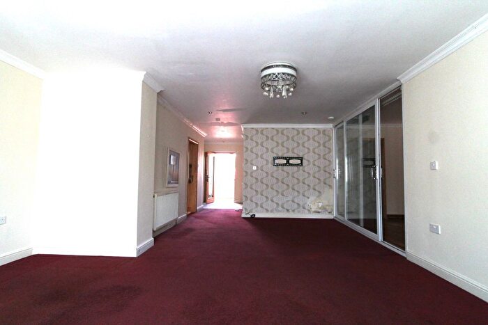 5 Bedroom Detached House To Rent In Long Lane, Uxbridge, UB10