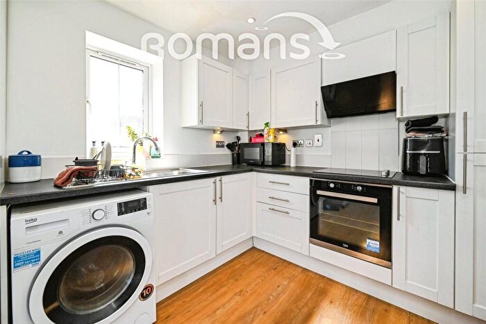 2 Bedroom Apartment For Sale In High Street, Crowthorne, Berkshire, RG45