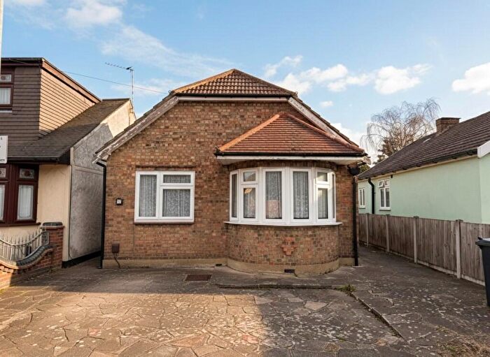 2 Bedroom Detached House For Sale In Manor Road, Dagenham, London, RM10