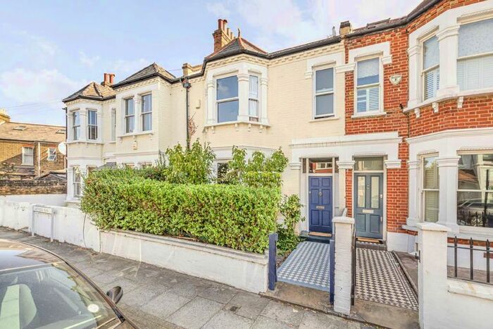3 Bedroom Property To Rent In Laitwood Road, London, SW12
