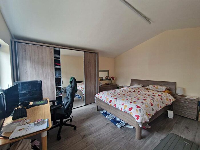 Studio To Rent In Tudor Court North, Wembley, HA9