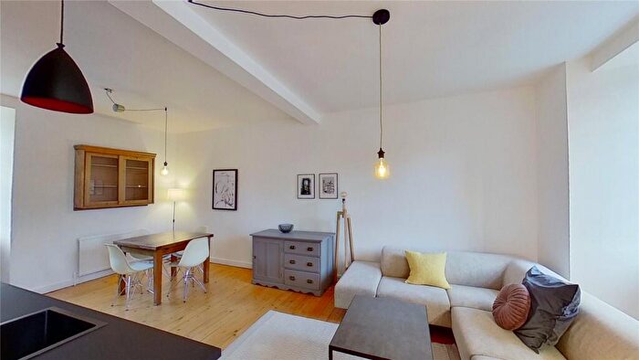 1 Bedroom Flat To Rent In Coinyie House Close, Edinburgh, EH1