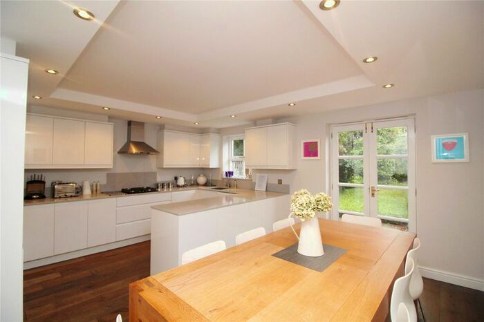 5 Bedroom Terraced House To Rent In Carlisle Place, New Southgate, London, N11