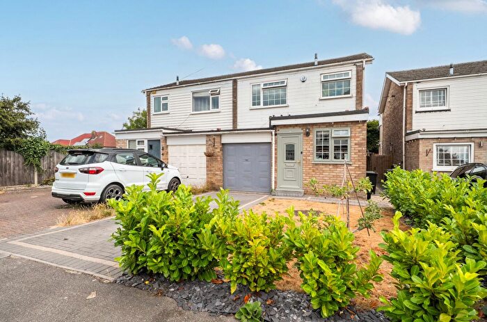 3 Bedroom Semi Detached House For Sale In Kennedy Close, Petts Wood, Orpington, BR5