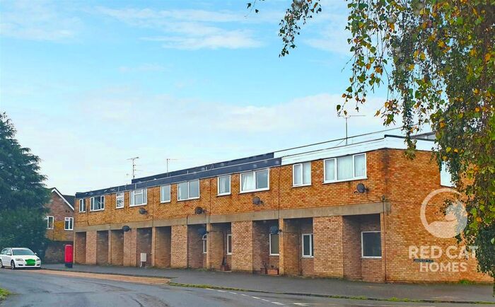 2 Bedroom Flat To Rent In Chiltern Way, Tring, HP23