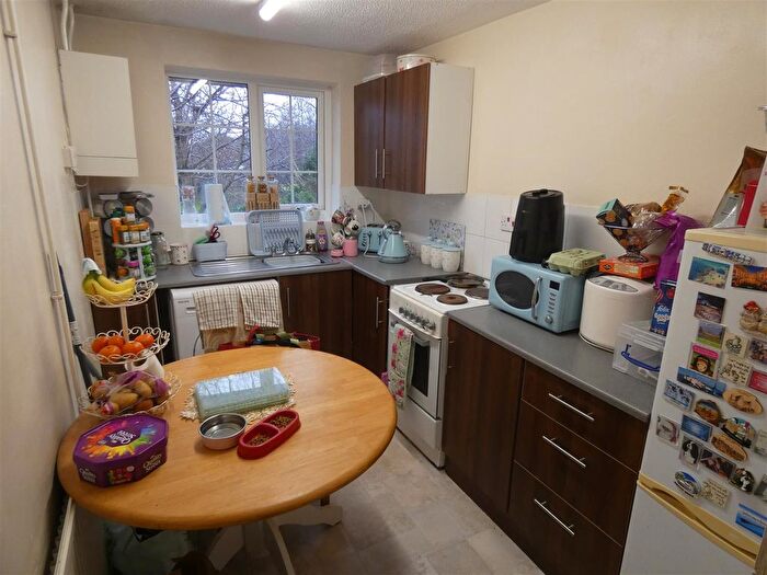 1 Bedroom Flat For Sale In Monarch Close, Stretton, Burton-On-Trent, DE13