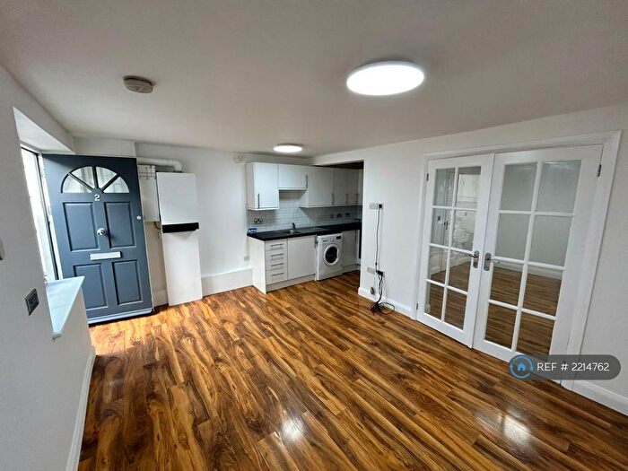 1 Bedroom Flat To Rent In Parrock Street, Gravesend, DA12