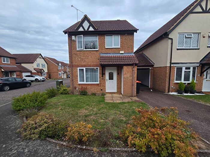 3 Bedroom Detached House To Rent In Farmbrook, Luton, LU2