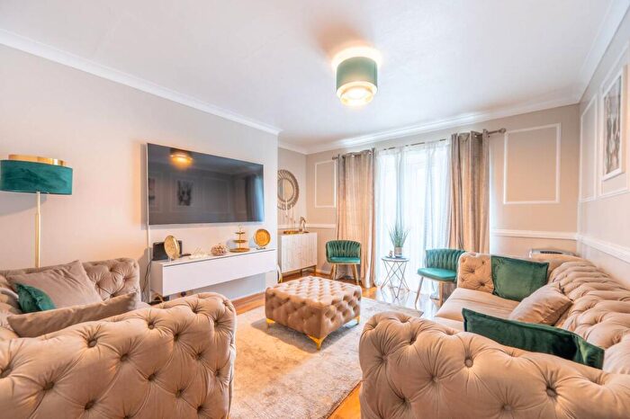 4 Bedroom Flat For Sale In Roundwood Road, Harlesden, London, NW10