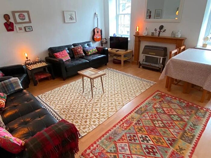 3 Bedroom Flat To Rent In Blair Street, Edinburgh, EH1
