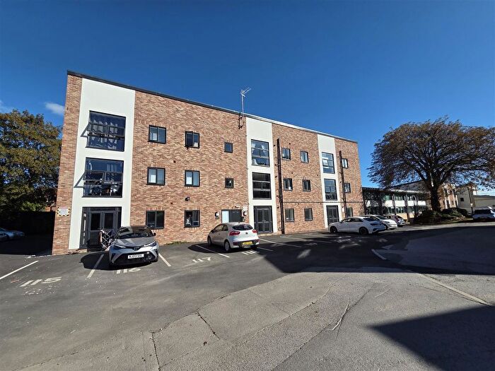 2 Bedroom Flat To Rent In Manygates Lane, Wakefield, WF1