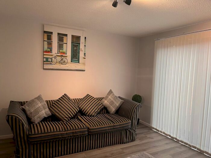 2 Bedroom Flat To Rent In Dawson Close, London, SE18