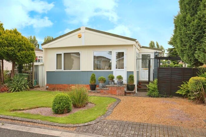 2 Bedroom Park Home For Sale In Redlands Park, Lighthorne, Warwick, CV35