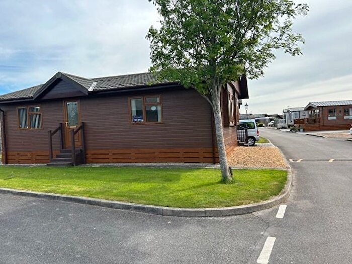 2 Bedroom Mobile/park Home For Sale In Willow Grove Park, Sandy Lane, Preesall, Poulton-Le-Fylde, FY6
