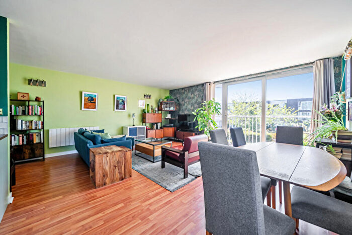 2 Bedroom Flat For Sale In Borland Road, Nunhead, London, SE15